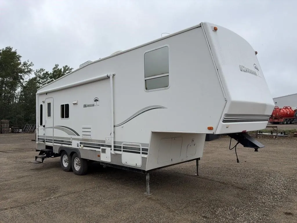 2006 Okanogan Fifth Wheel Travel Trailer - 30 Ft