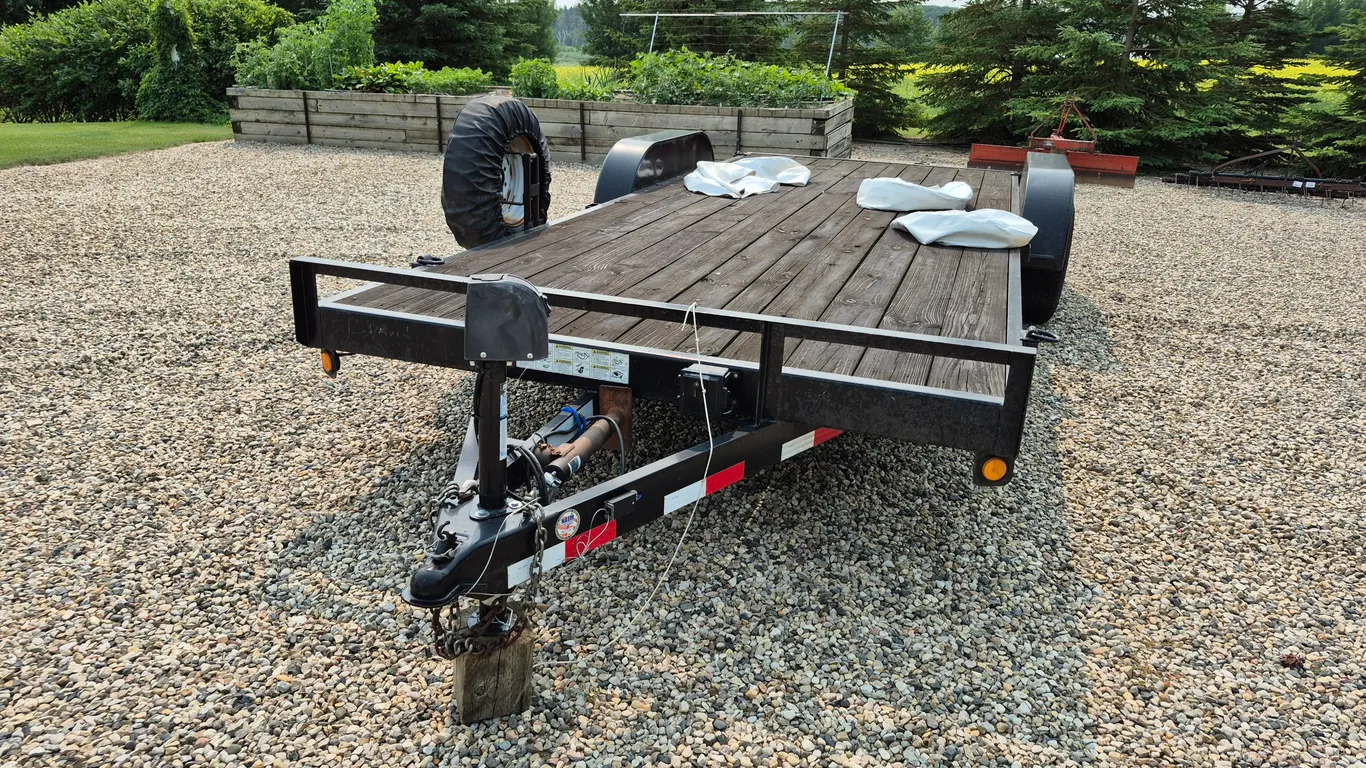 2010 LOAD TRAIL 20' CAR HAULER
