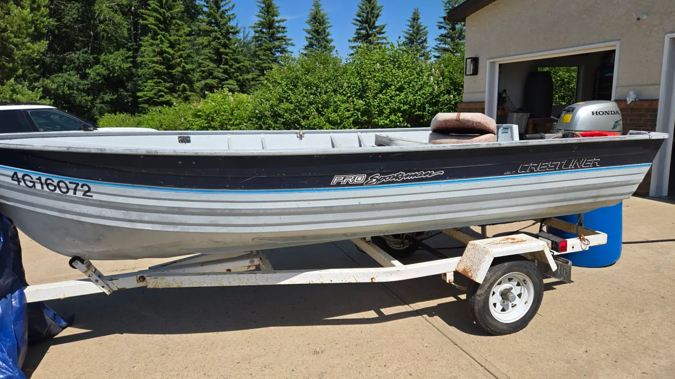 CREST LINER 14' PRO SPORTSMAN BOAT W/ 1986 SATURN TRAILER