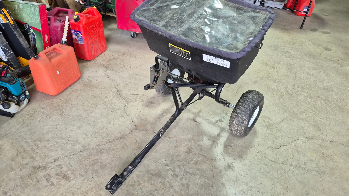 Yard Commander Fertilizer Spreader