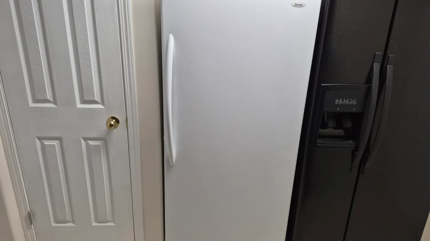 S/B Upright Freezer