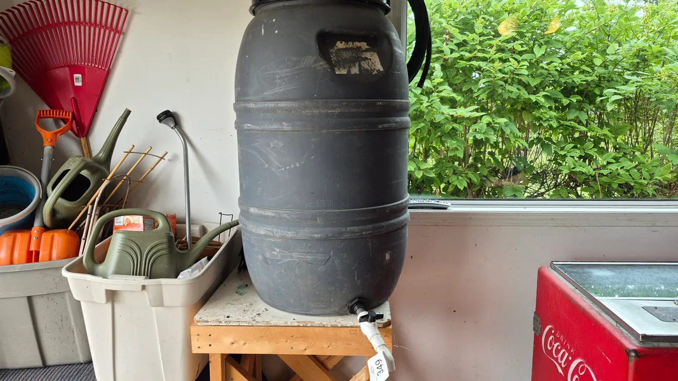 Water Tank W/ Stand