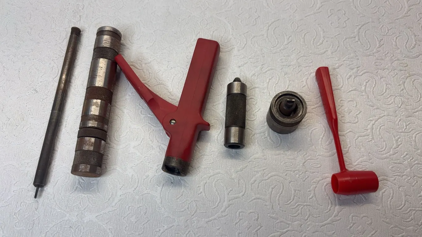 LEE COMPLETE RELOADING TOOL & .30-.06 DIE KIT
