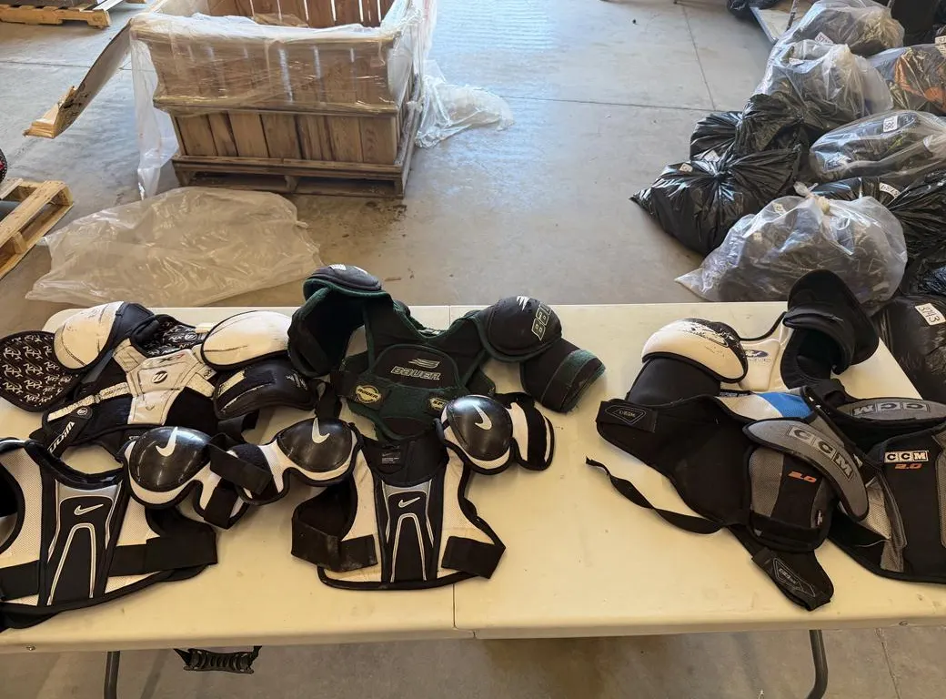 (6) Hockey Shoulder Pads (Assorted Sizes & Brands)