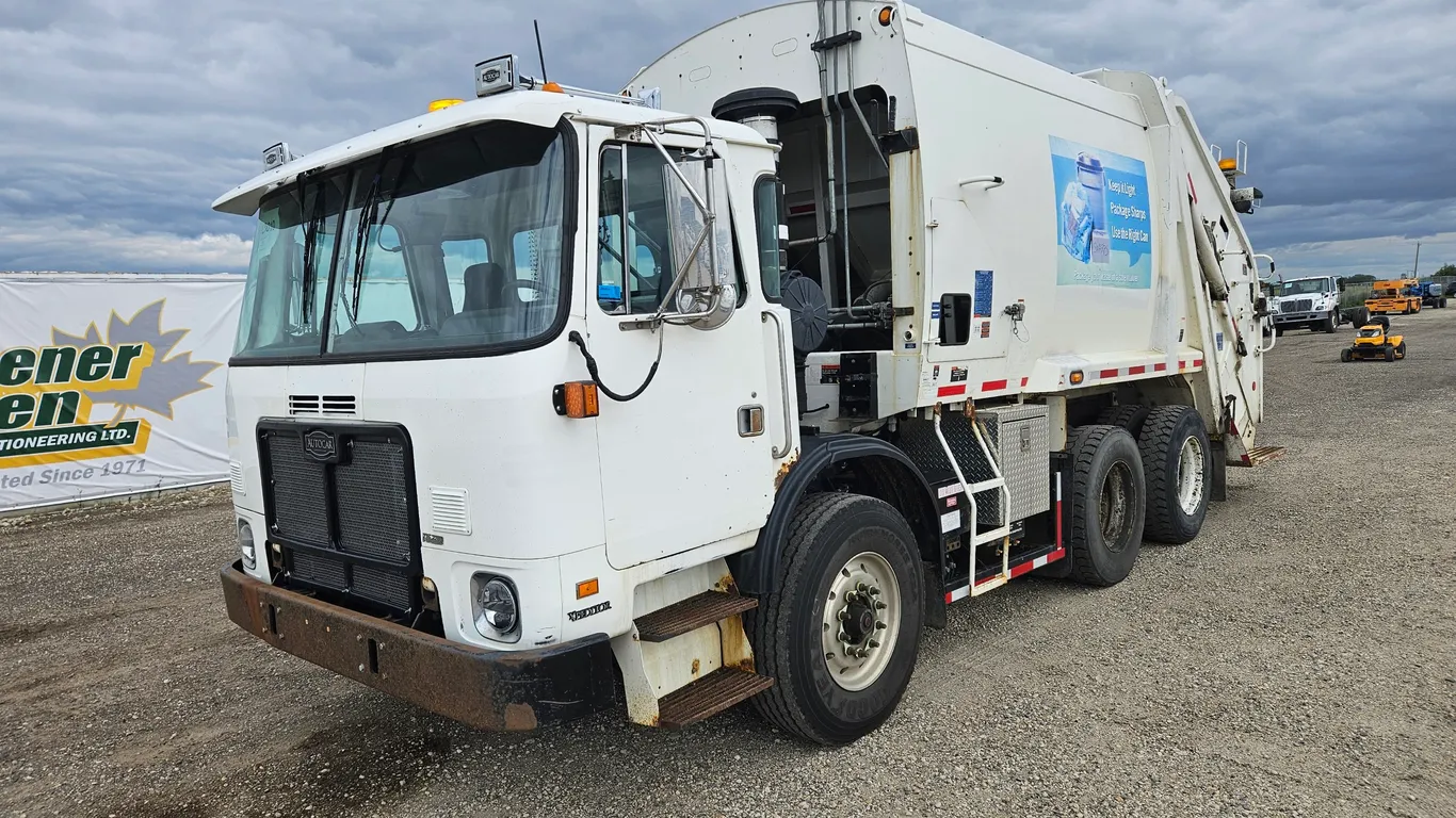 2010 Autocar Xpeditor T/A Refuse Truck