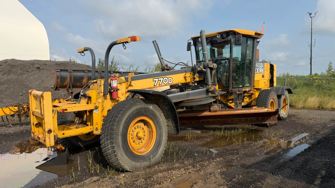 Non-Operable 2009 John Deere 770D Grader Front Lift Group