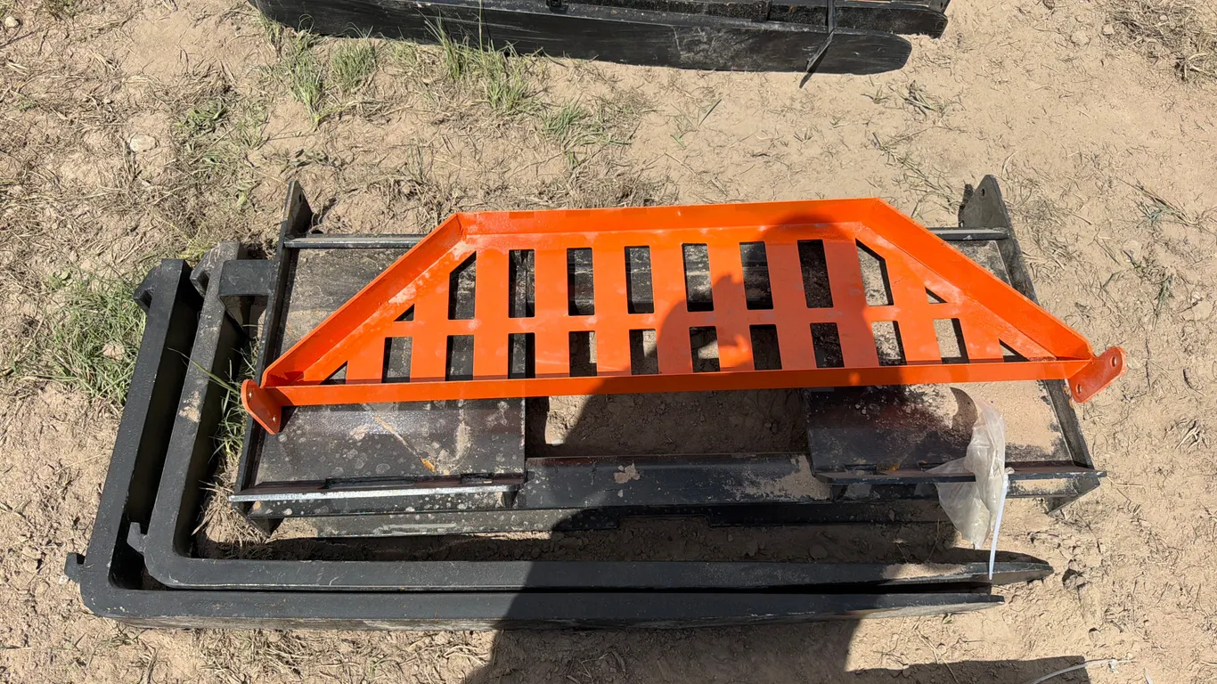UNUSED 2026 WOLVERINE FK-11-48W 48 IN. FORKS W/MAST & GAURD