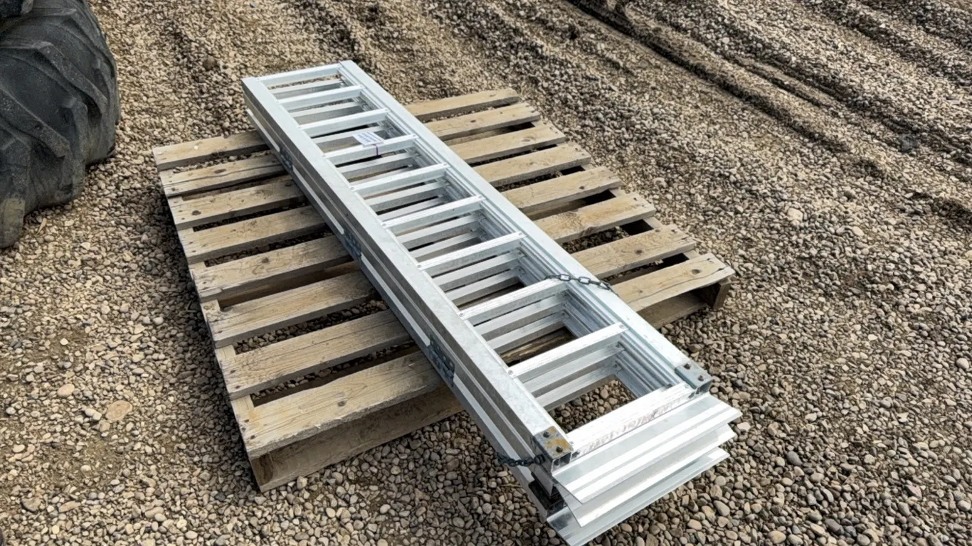 68 1/2" (L) FOLDABLE CAR RAMP