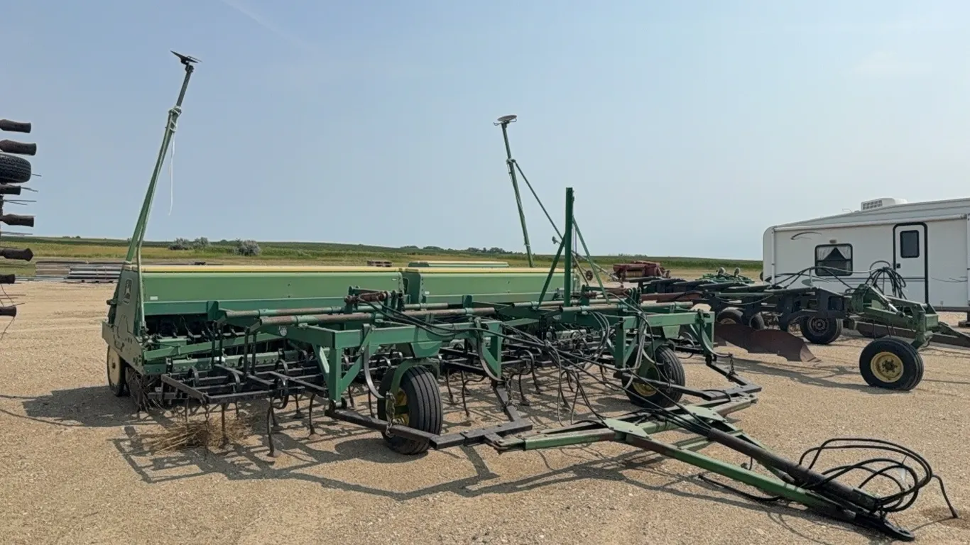 ID 4319 John Deere 9350 Press Drill