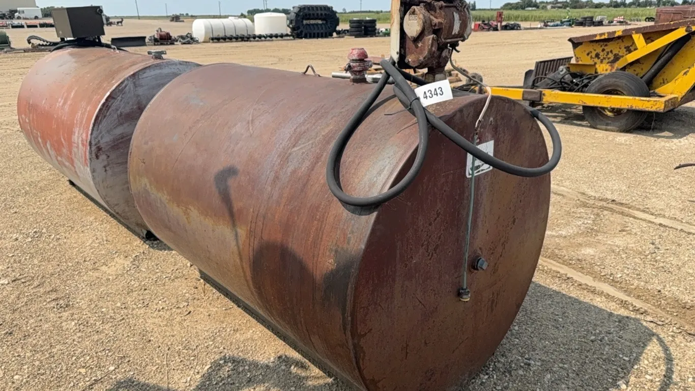 ID 4343 1000 Fuel Tank w/fuel