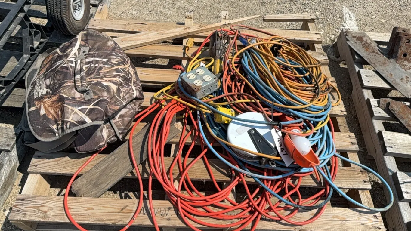 ID 4347 Extension Cords, Chains & Work Light