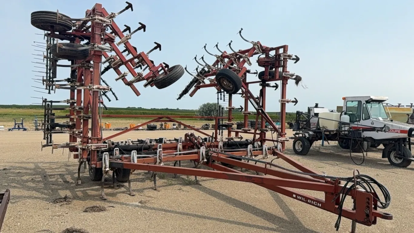 ID 4395 Wil-Rich Field Cultivator