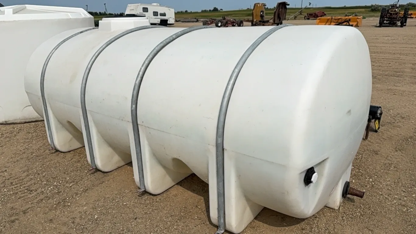 ID 4386 1600gal Water Tank