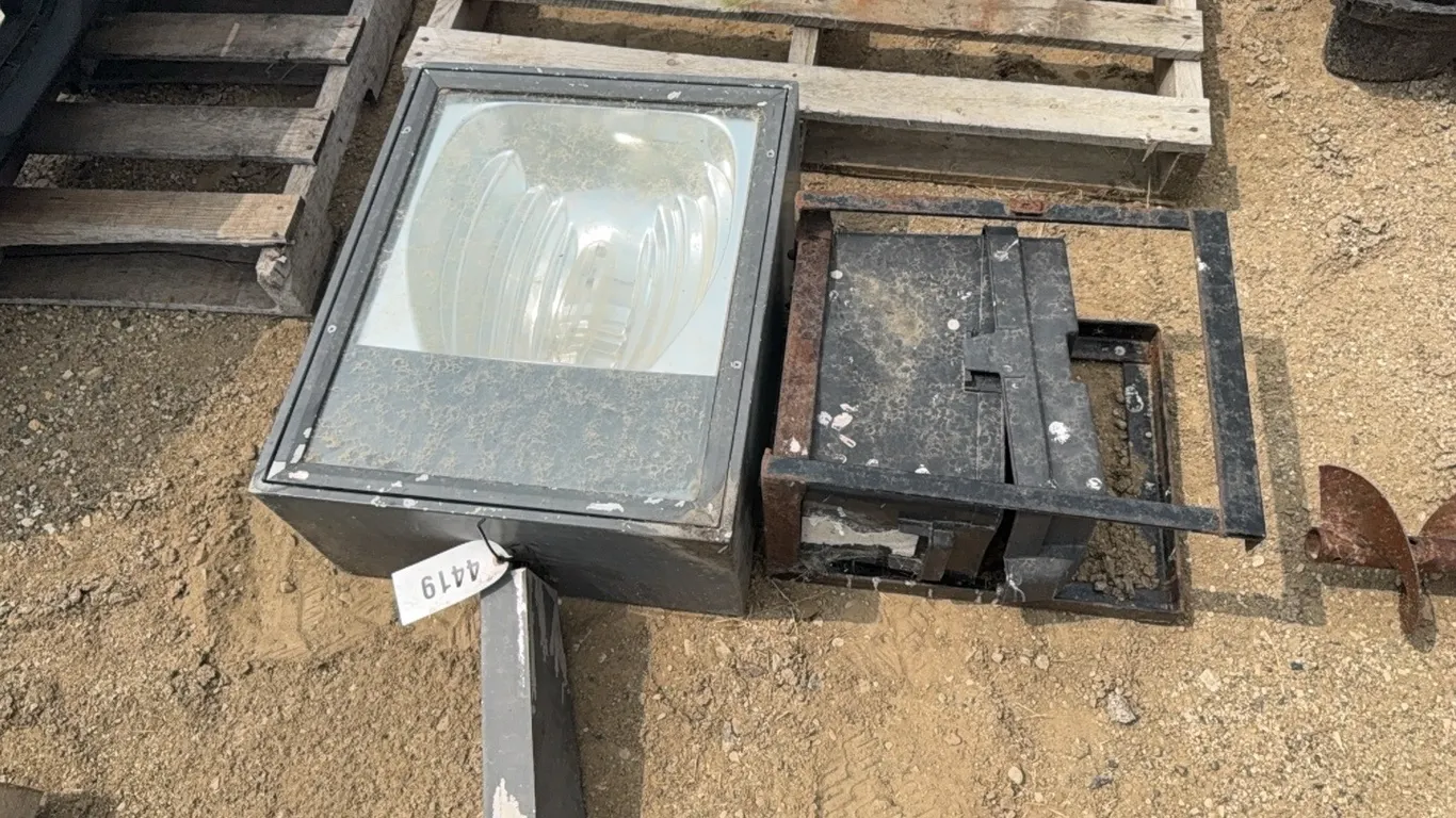 ID 4419 Outside Light