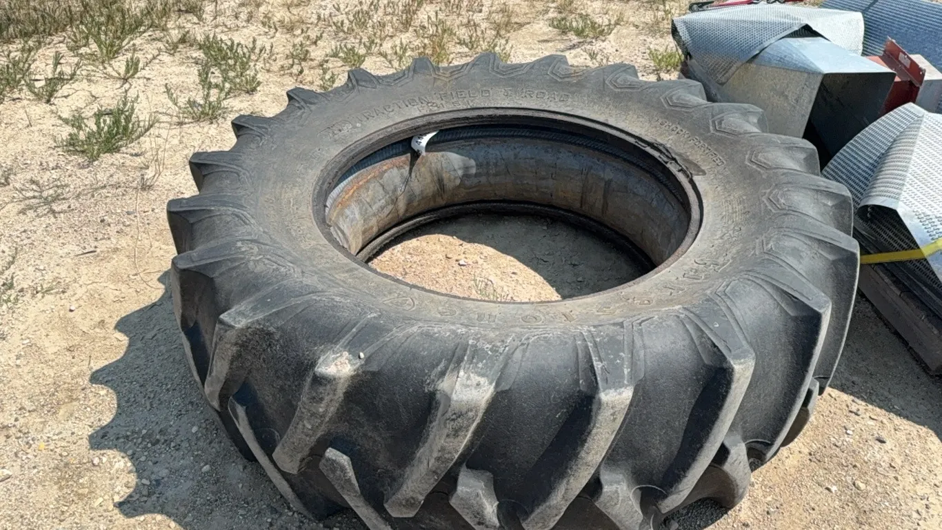 ID 4456 20.8x38 Tire w/tube