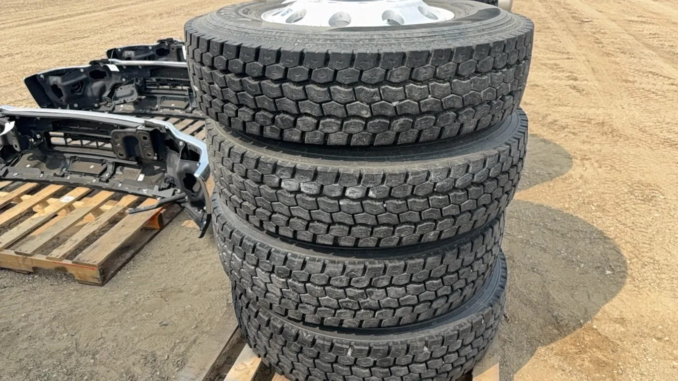 ID 4406 (4) Hankook Tires & Aluminum Rims 11R 22.5