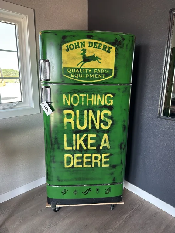 ID 4428 GE Vintage Refridgerator