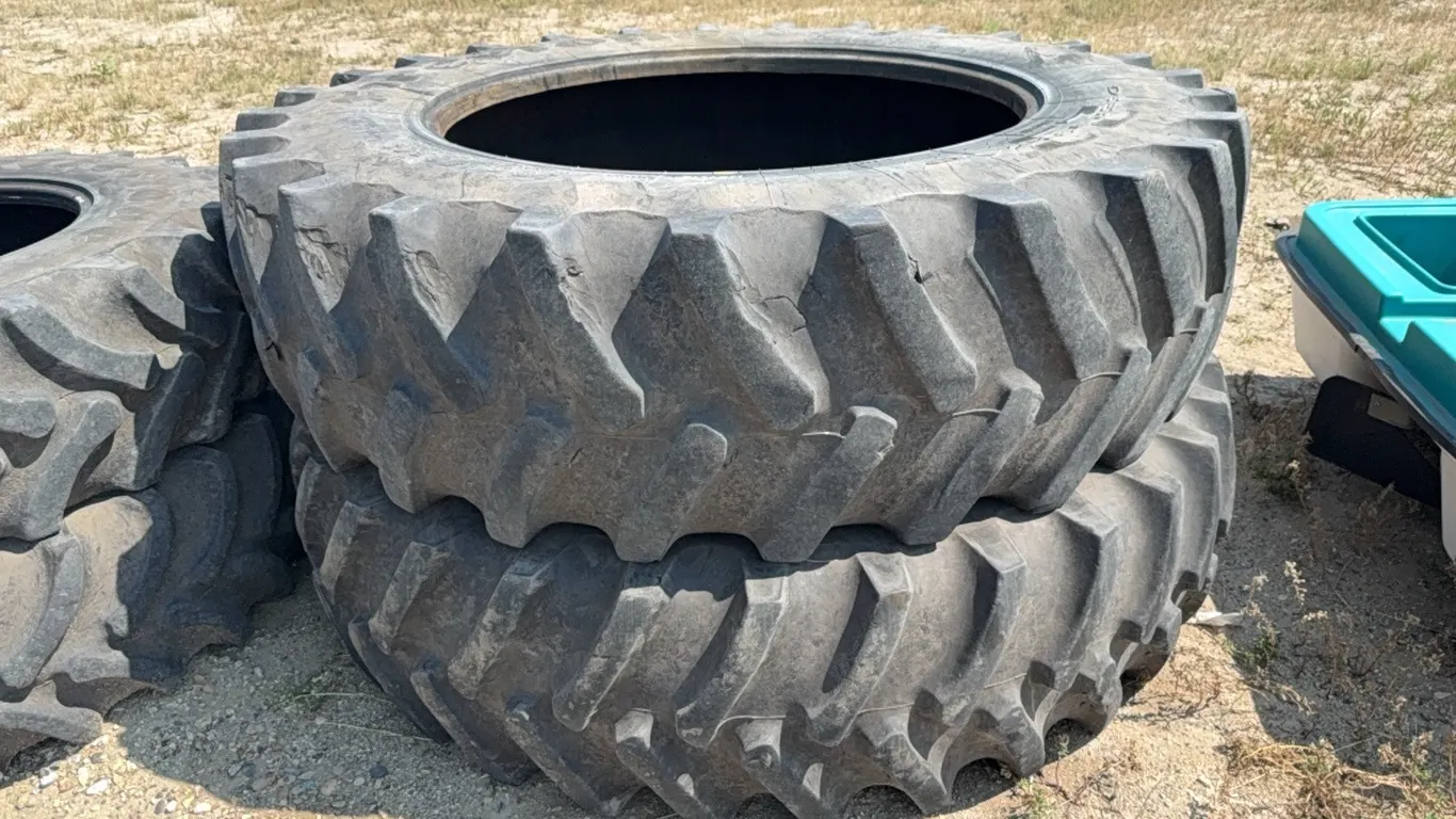 ID 4434 (2) 18.4R42-480/80R42 Tires