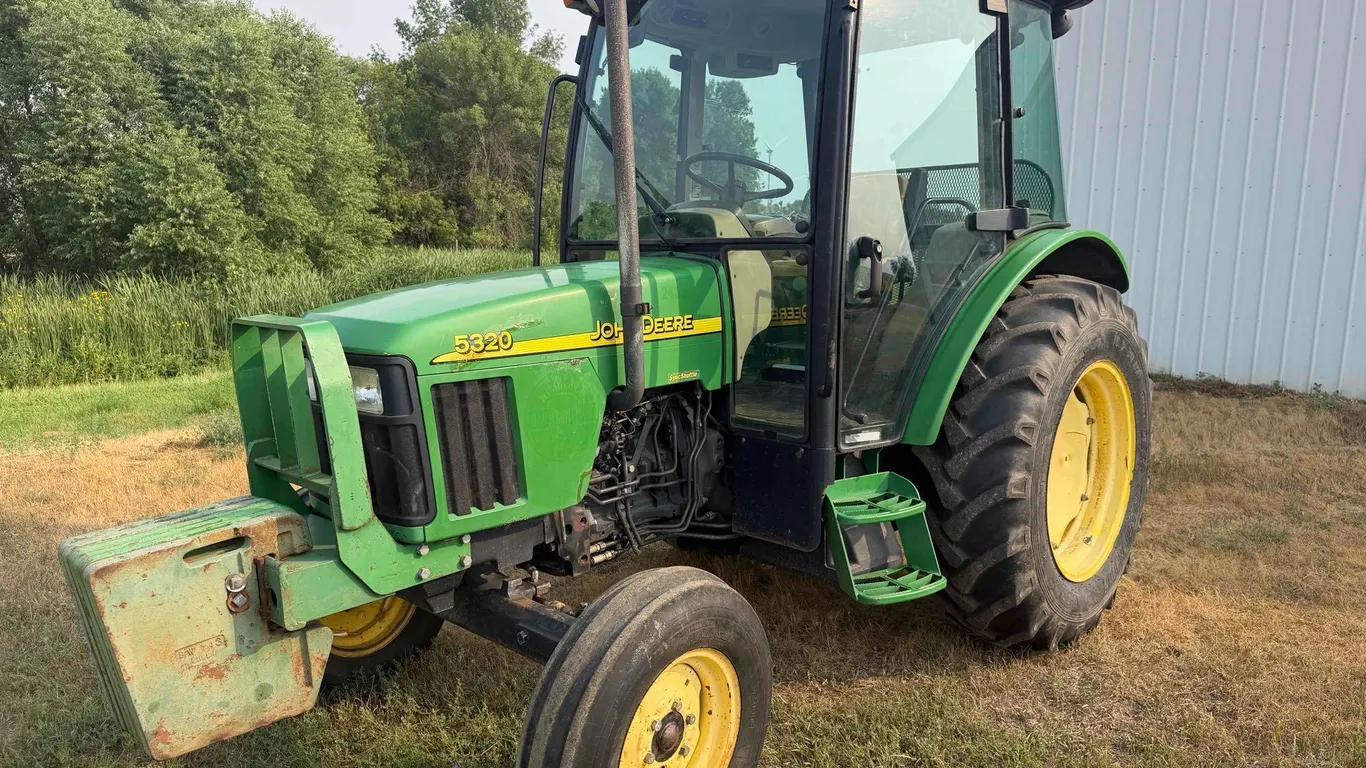 2002 John Deere 5320 Tractor