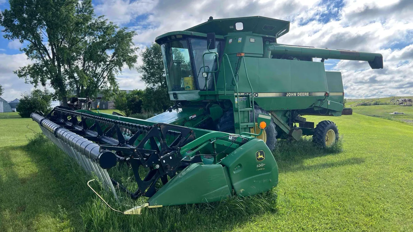 1994 John Deere 9600 Combine