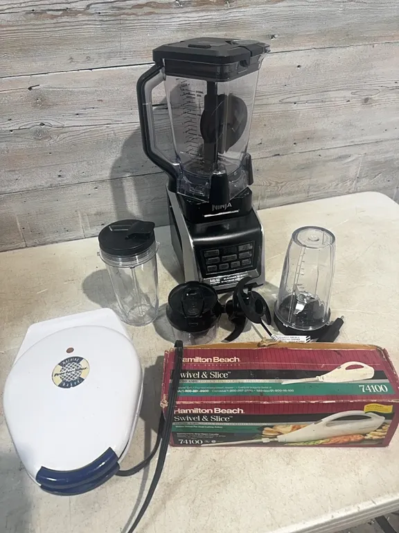Ninja blender, waffle iron and electric knife