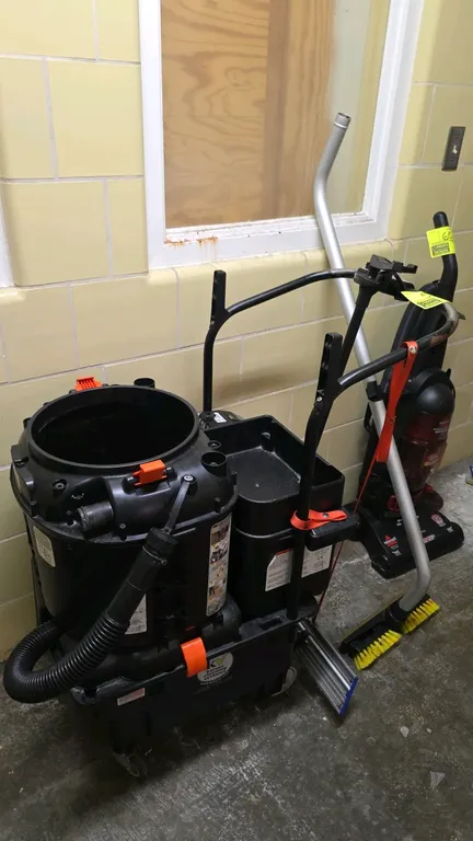 Kaivac OmniFlex battery-powered mobile cleaning system cart. Features integrated tank, battery gauge, 516.9 indicated hours, squeegee brush wand, rear