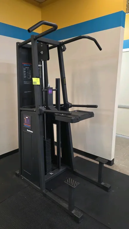 StairMaster Gravitron 2000 AT assisted chin-up and dip exercise machine. Features a selectorized weight stack up to 180 lbs, multi-grip pull-up bars,