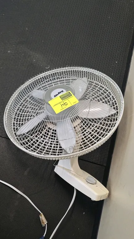Air-King 9018F 18" wall mount fan. Features 5 plastic blades, a 3-speed rotary dial, and a pull-cord switch. 18" diameter fan head. Electrical: 120V,