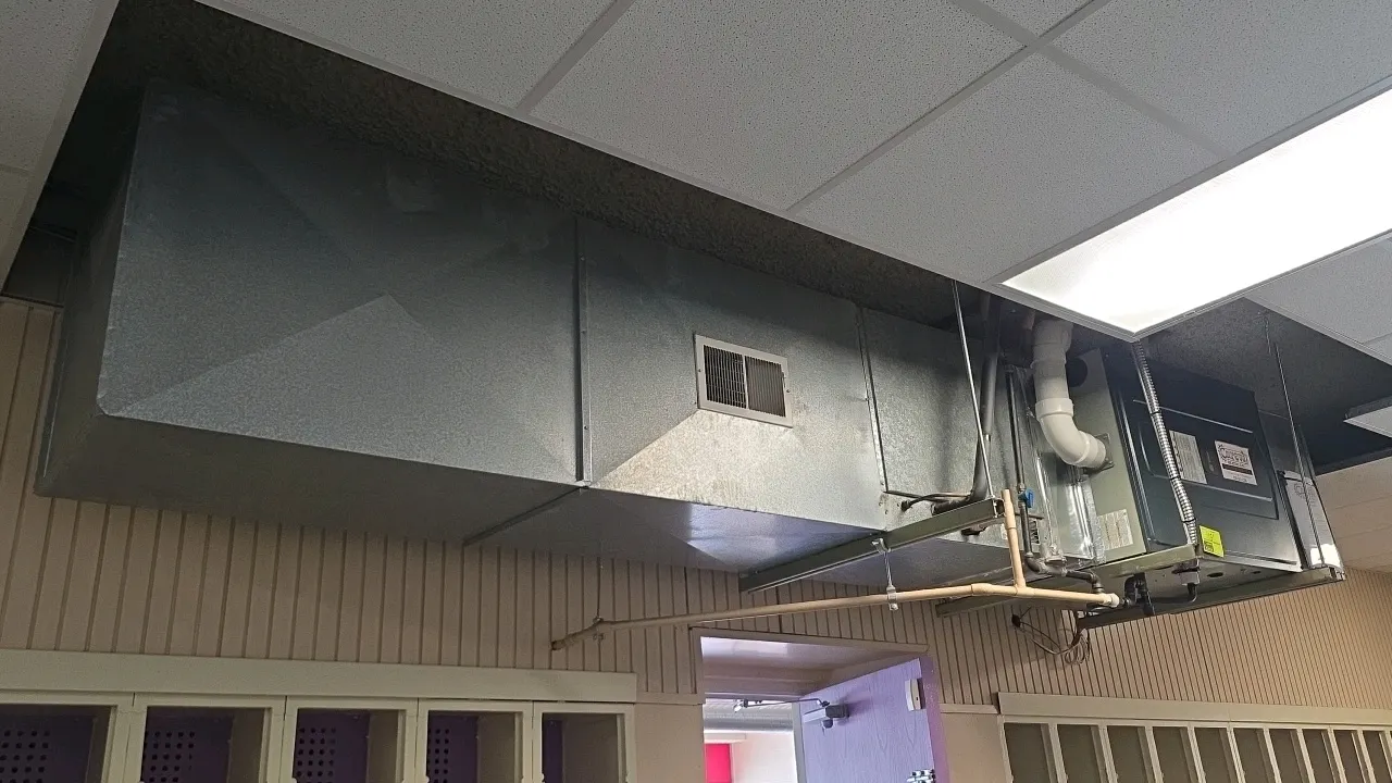 2022 Trane S9X1D120U5PSBAB gas furnace. Features ceiling-suspended configuration. Includes attached CAC/BDP CK3BXA06000AAAA evaporator coil, serial nu