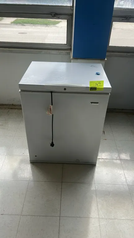 Kenmore self-contained deep chest freezer. Features a top-opening lid with an integrated handle and key lock. Note: Interior shows staining. Key is no