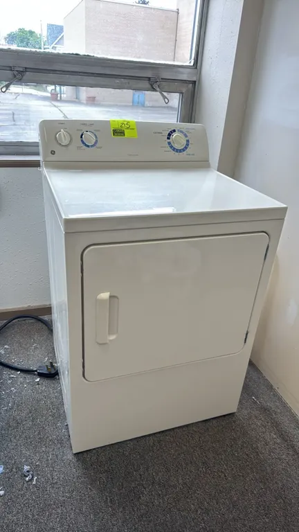 GE GTDX205EM1CC electric dryer. Features 5 clothes care cycles, 4 heat settings, and rotary dial controls. Includes power cord. S/N: SV744876A. Electr