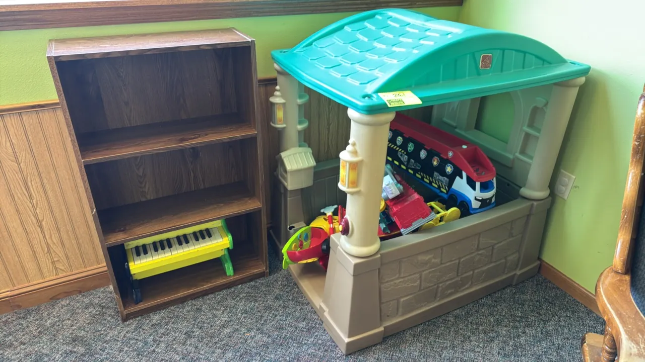 Step2 plastic playhouse package. Includes a woodgrain laminate 3-shelf bookcase, a toy keyboard piano, and an assortment of plastic children's toys fe