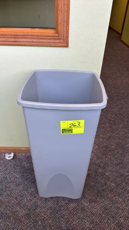 Unbranded poly trash can. Features durable plastic construction and an open-top design. Gray finish. 31"H.