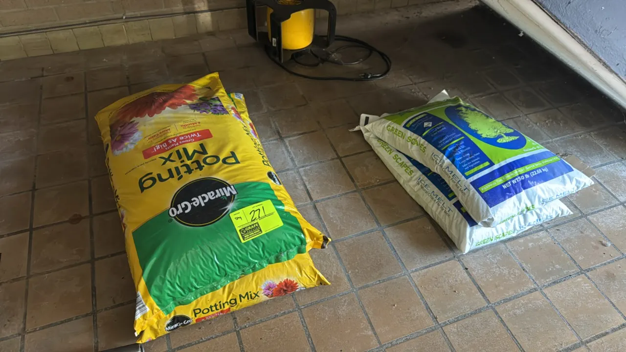 Lawn and garden supply lot. Includes (2) bags of Miracle-Gro Potting Mix and (2) Green Scapes Ice Melt bags. Ice melt features a 50 lb net weight per