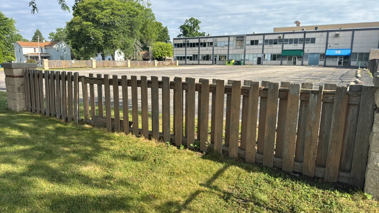 Bulk lot of 4'H wood fencing. Features vertical shadowbox picket style wood panels. Dimensions: 4'H. Note: Buyer is responsible for disassembly and re