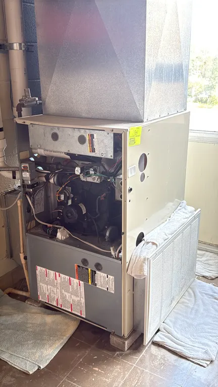 1998 Bryant Plus 90 (Model 350MAV060120ADKA) high-efficiency natural gas furnace. Features direct vent design, 120,000 BTU/hr input, and 112,000 BTU/h