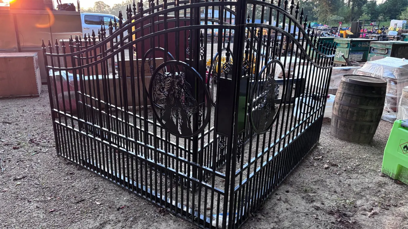 12FT IRONGATE WITH HORSE DESIGN