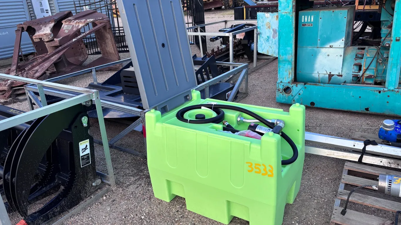 PLASTIC GAS TANK WITH NOZZLE AND PUMP