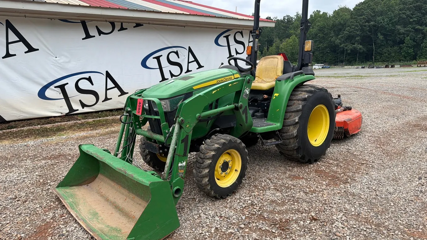 John Deere 3032E Tractor