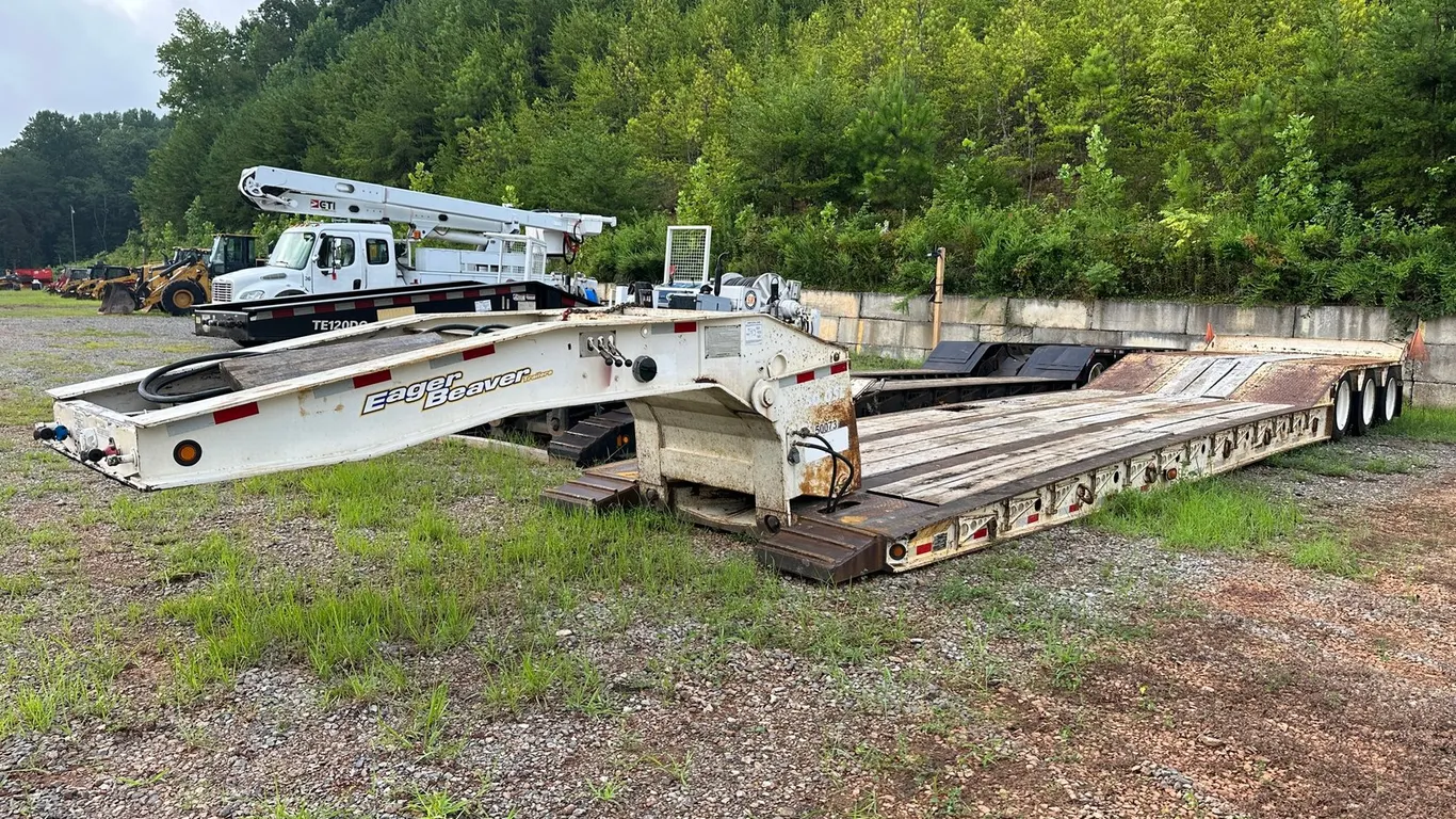 2010 Eager Beaver 50 GSL Tri Axle Lowboy