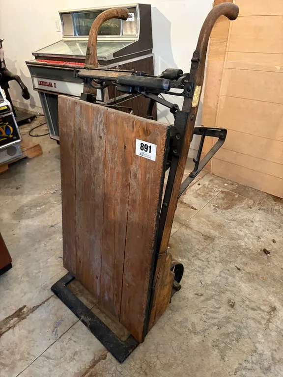 ANTIQUE RENFREW SCALE CO. COMBINATION GRAIN SCALE & DOLLY