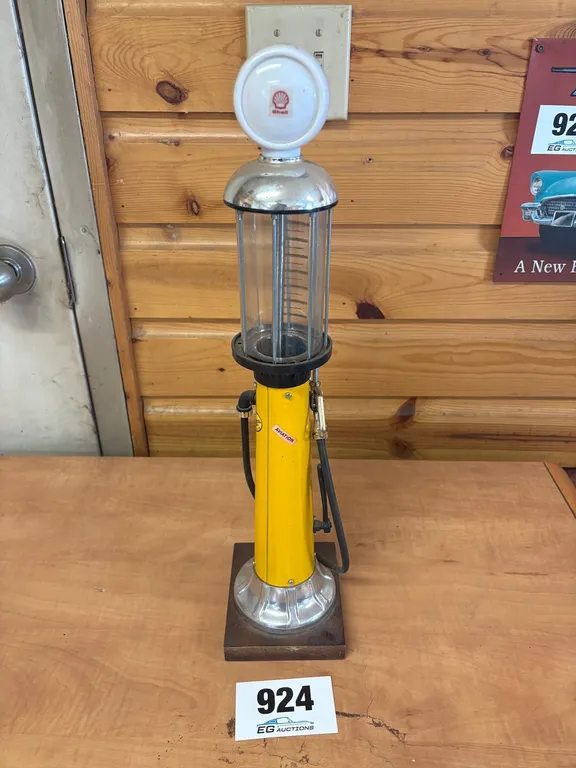 VINTAGE STYLE TABLE TOP GAS PUMP