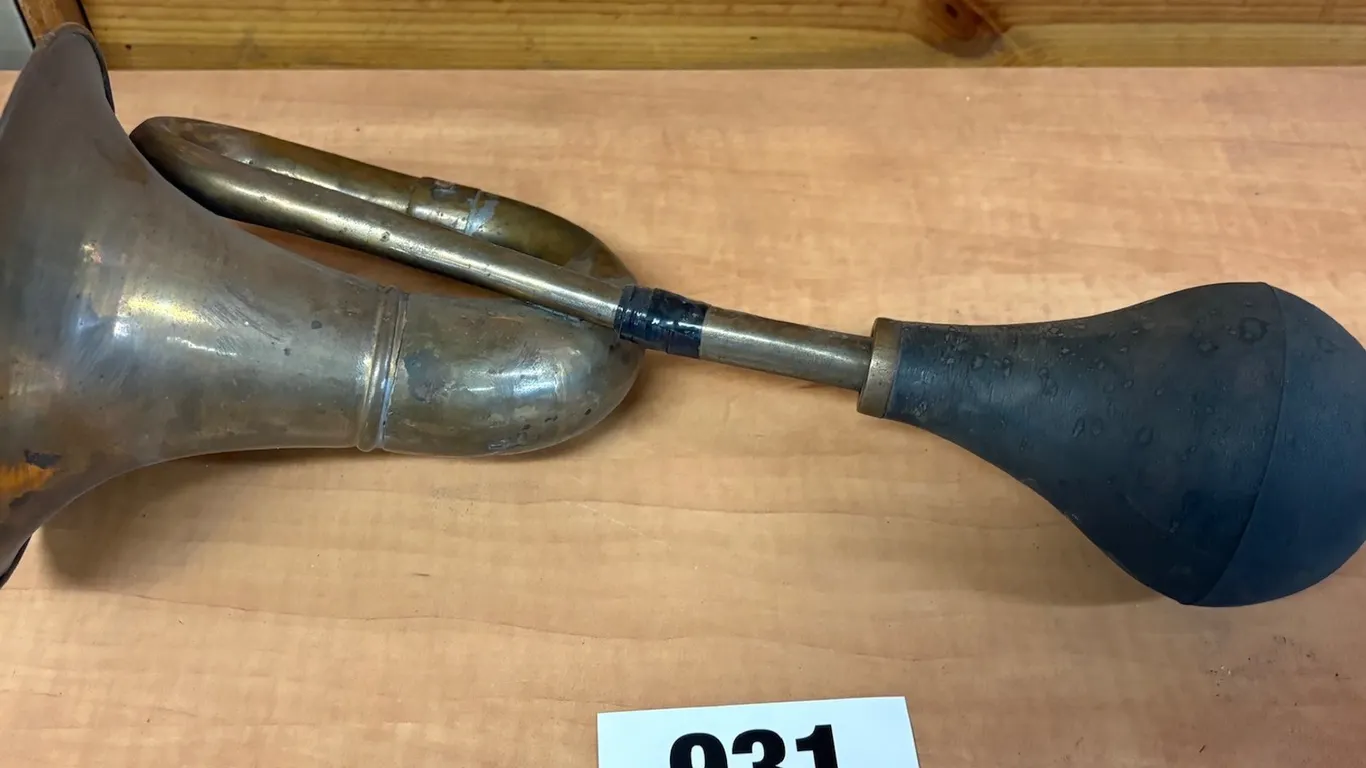 ANTIQUE BRASS BULB HORN