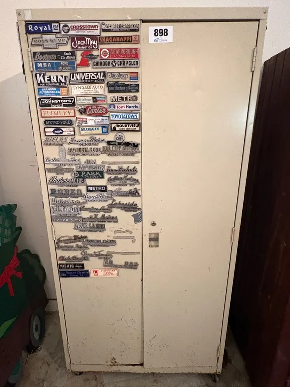 COLLECTION OF VINTAGE CANADIAN AUTOMOTIVE DEALERSHIP EMBLEMS & BADGES