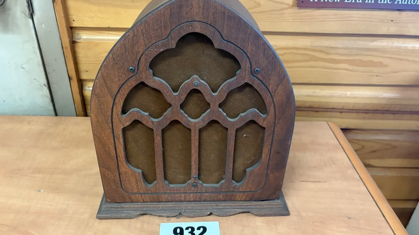Lot 932