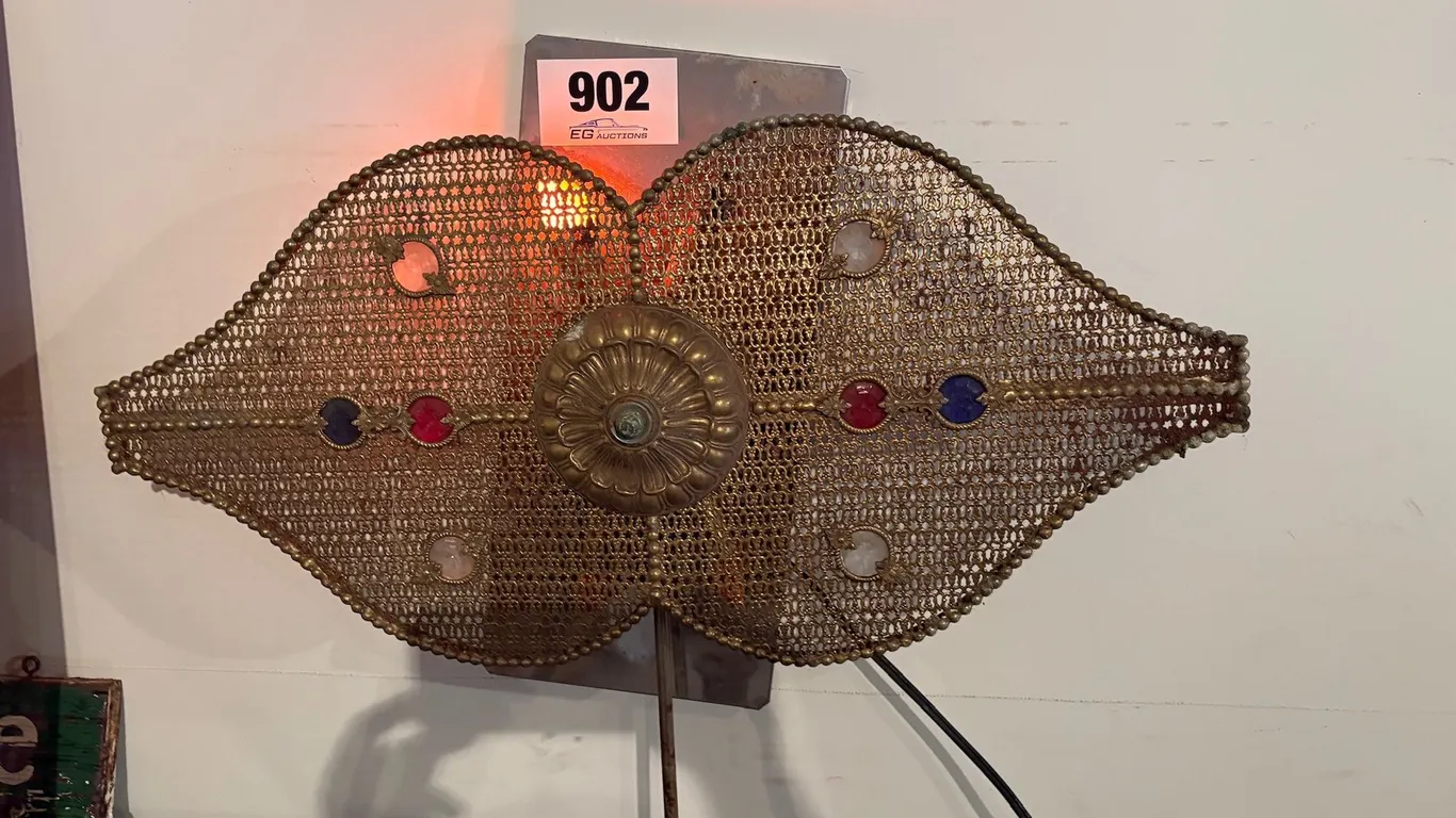 UNIQUE VINTAGE ACCENT LAMP