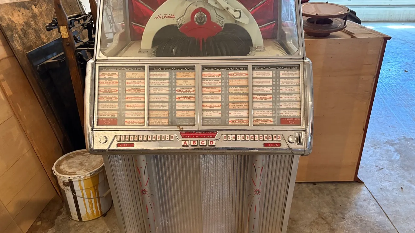 1955 WURLITZER MODEL 1800 JUKEBOX