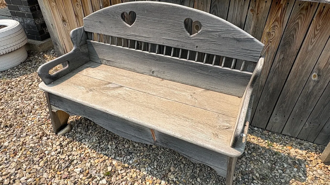 WOOD BENCH