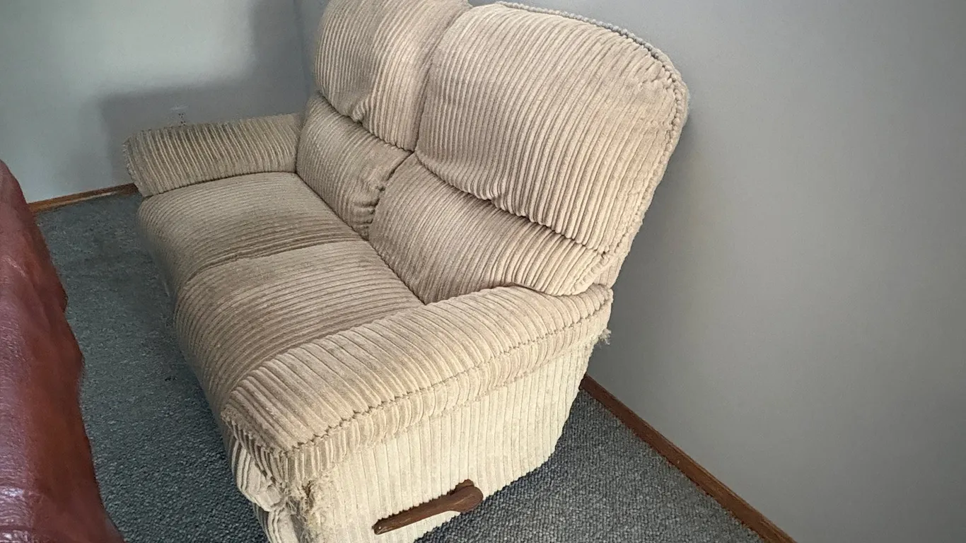 RECLINER LOVESEAT