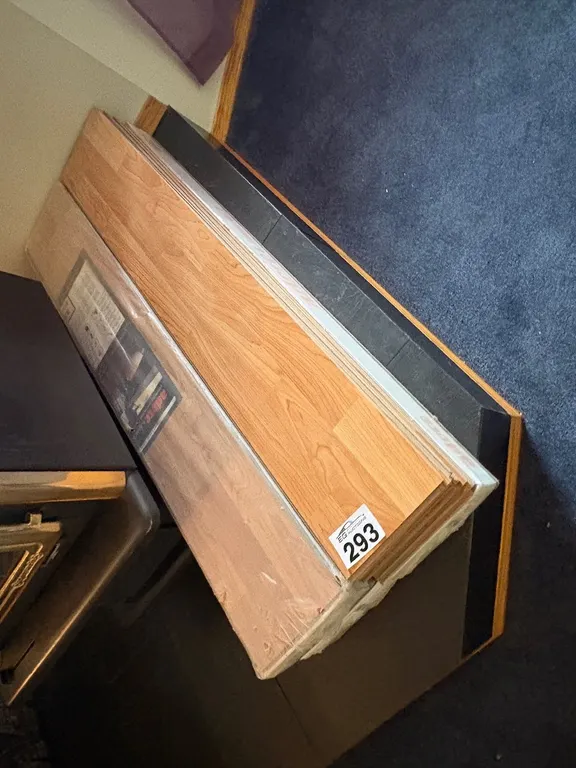 LAMINATE FLOORING